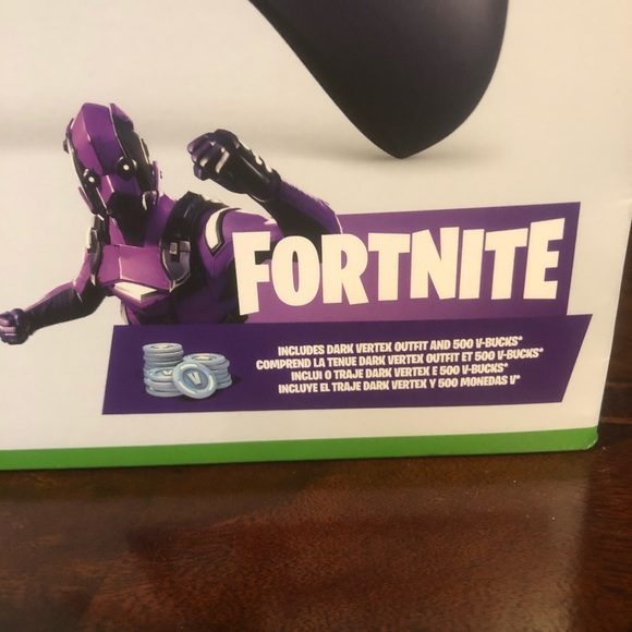 Xbox one controller with Fortnite promo code - Picture 4 of 4